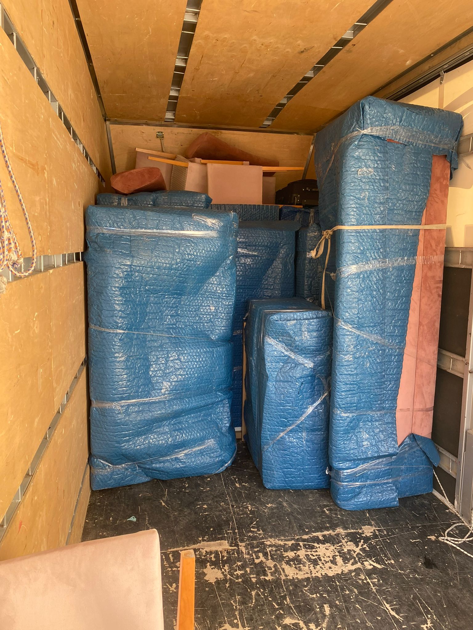 Kapaklı ofis taşıma anı